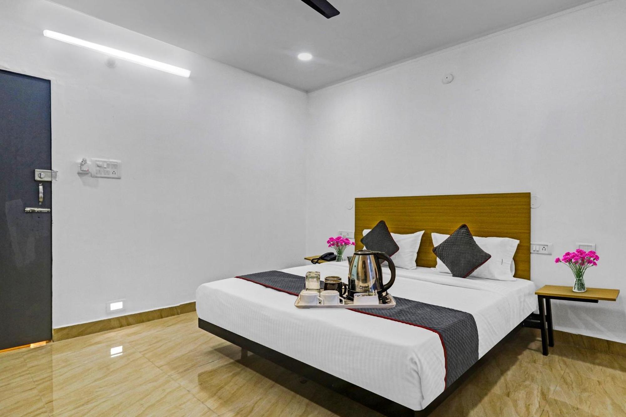 Townhouse De Alphabet Hotel Gachibowli Экстерьер фото