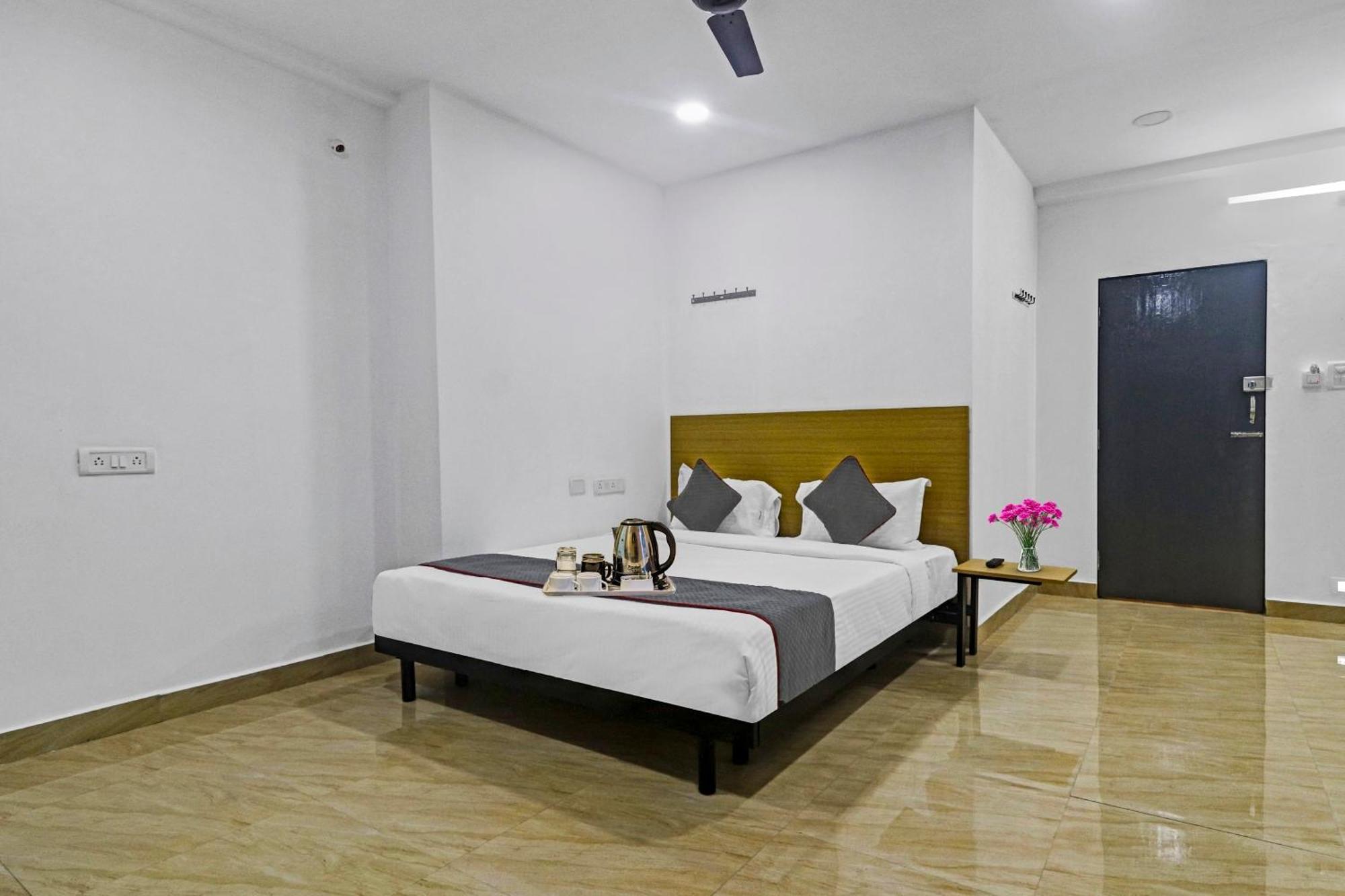 Townhouse De Alphabet Hotel Gachibowli Экстерьер фото